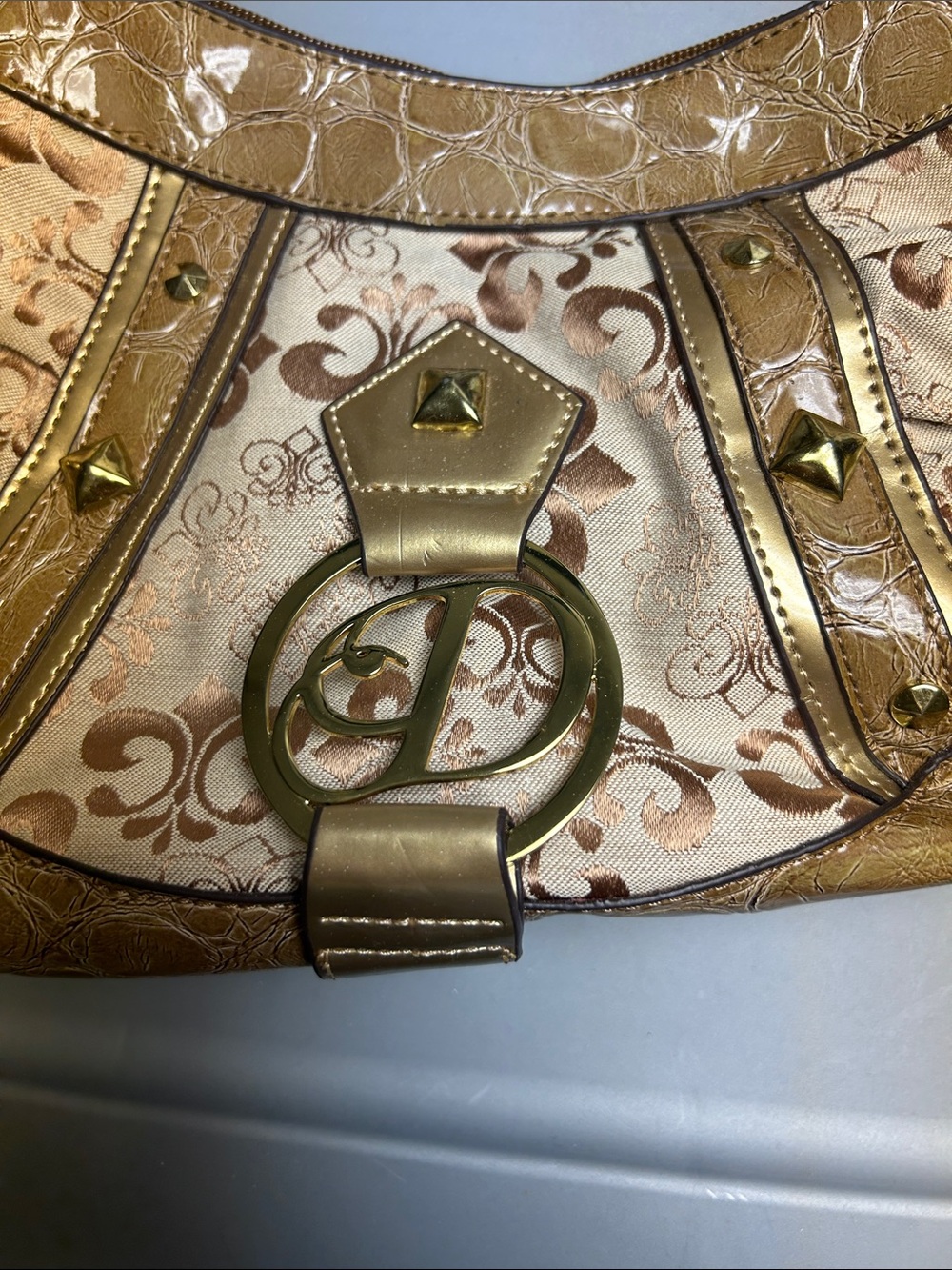 Dereon Gold-Tone Accent Floral Jacquard Shoulder Bag. (Tidal Wave) - Picture 3 of 7